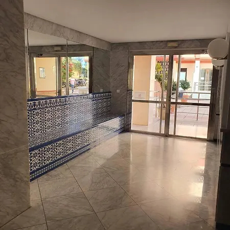 アパート Piso En Malaga. フエンヒロラ